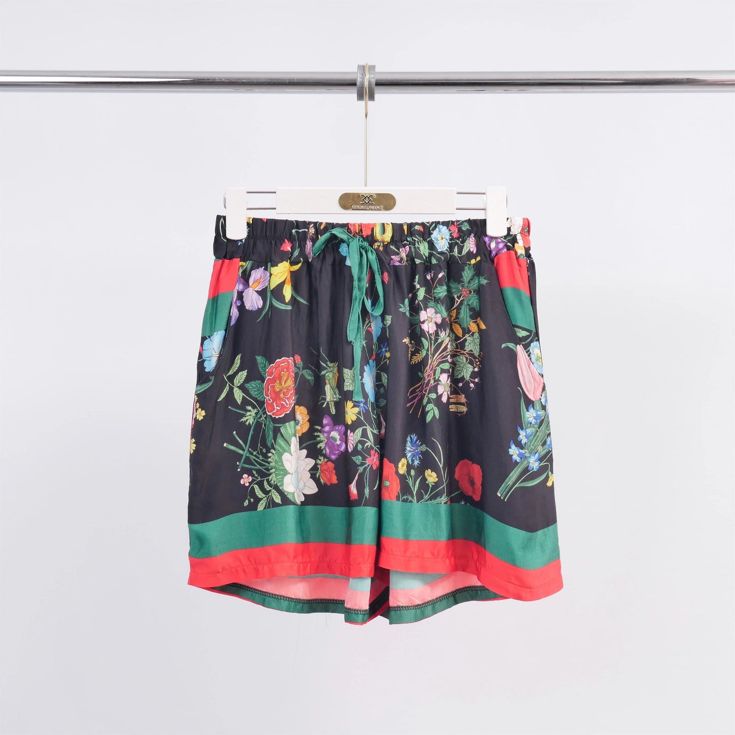 Shorts blommor svart